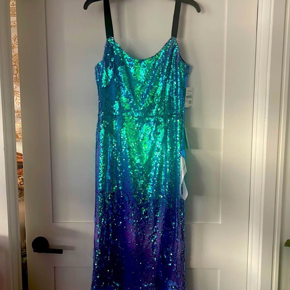 Dress The Population Sequin Cocktail Length dress. Size L.